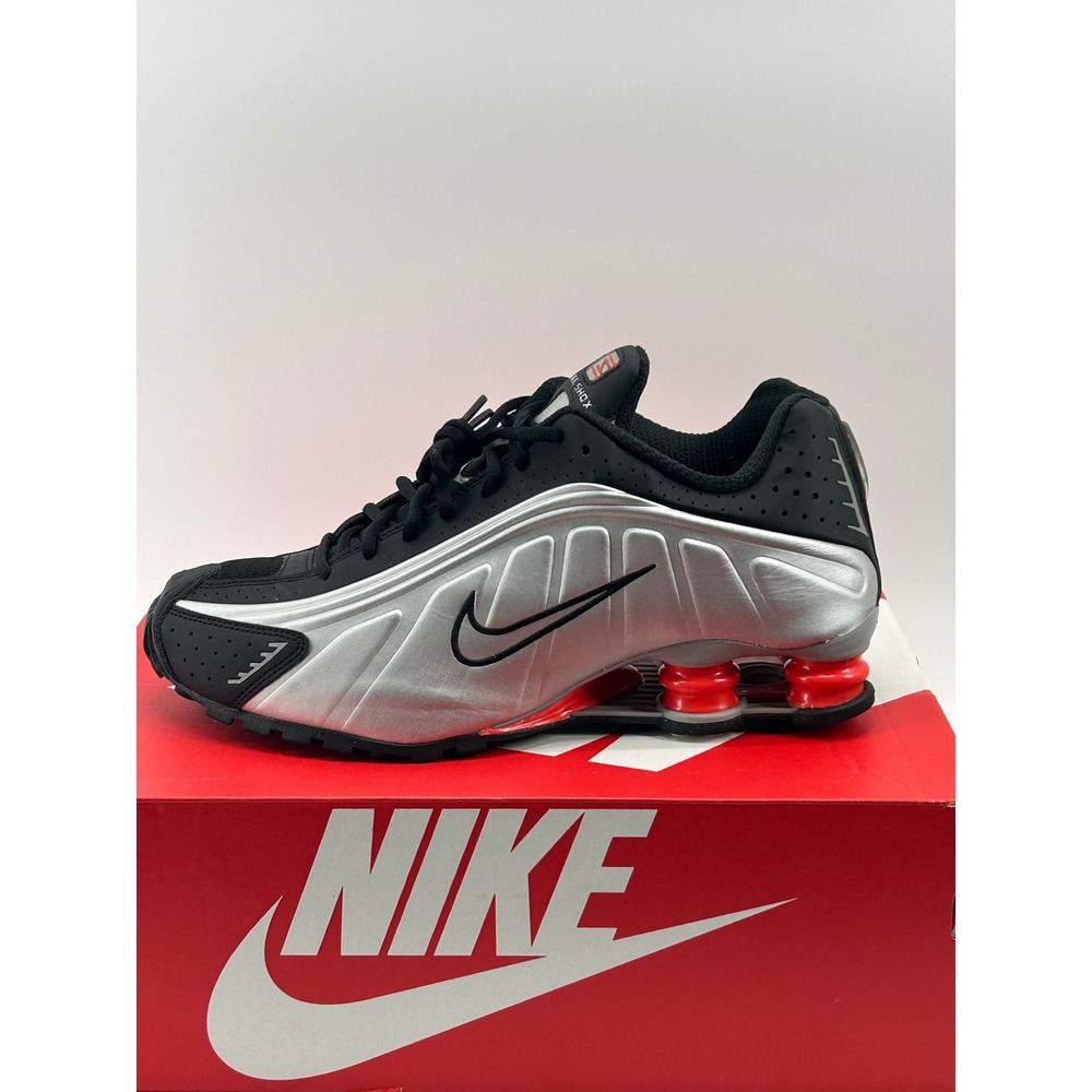 Nike Shox R4 Mens 9 Metallic Silver Black HQ1988-002 New Y2K Running Shoes